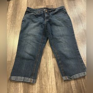 * 🤑💰🤑 3/$10.00 budle item 🤑💰🤑 Women’s Faded Glory Capri Jeans